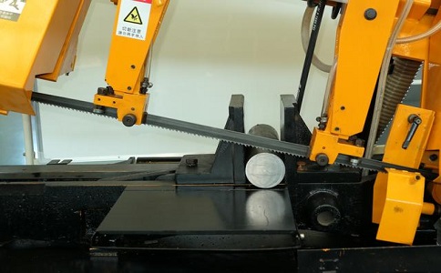 雁江数控带锯床自动送料精度会出现偏差吗？